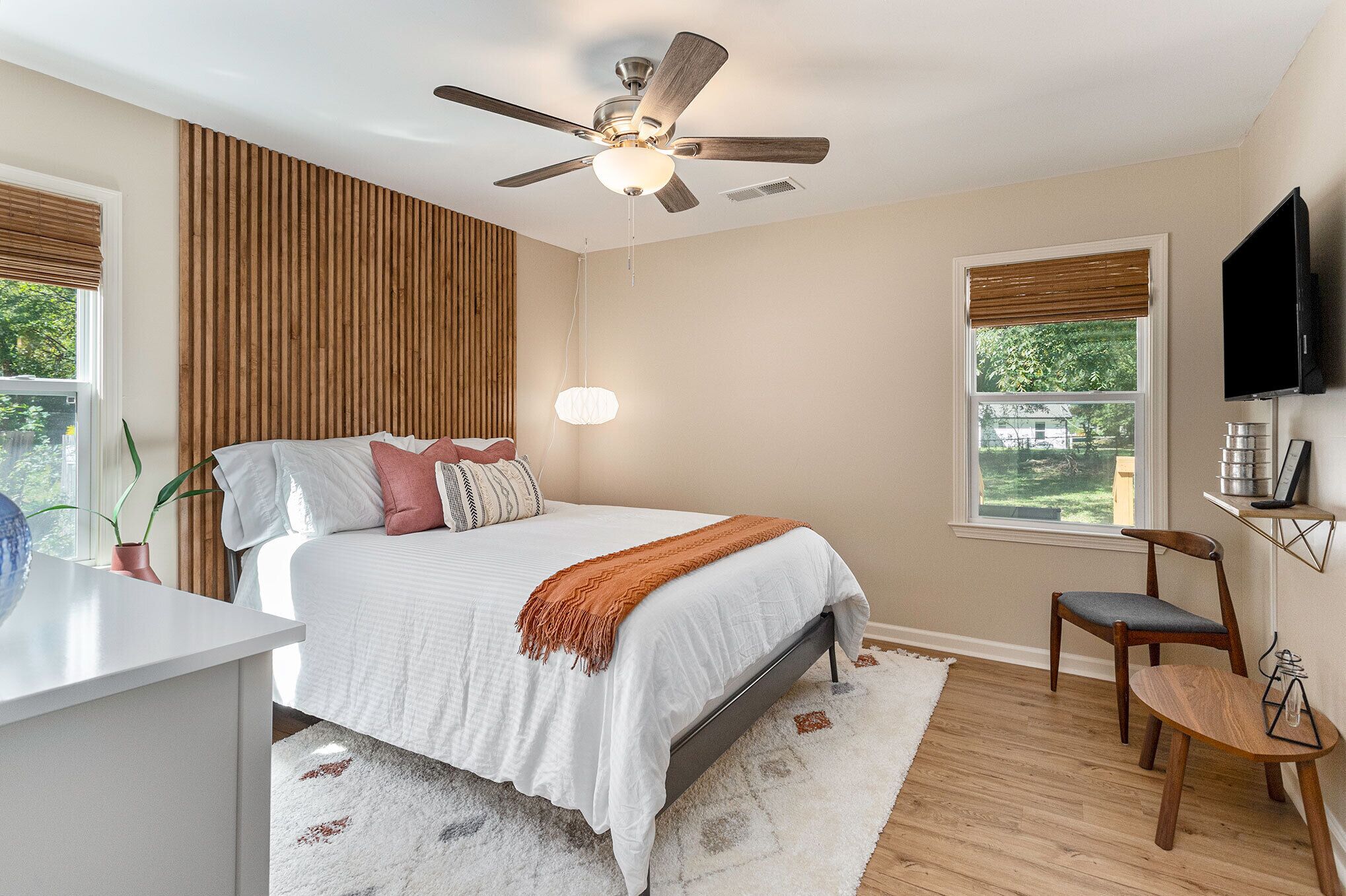 Spacious Upscale Ranch w/Gigabit WiFi, Full Kitchen for 6+