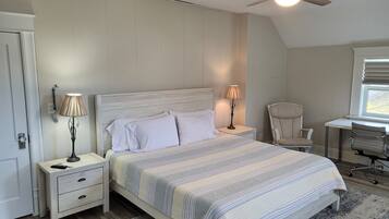 4 bedrooms, desk, iron/ironing board, free WiFi