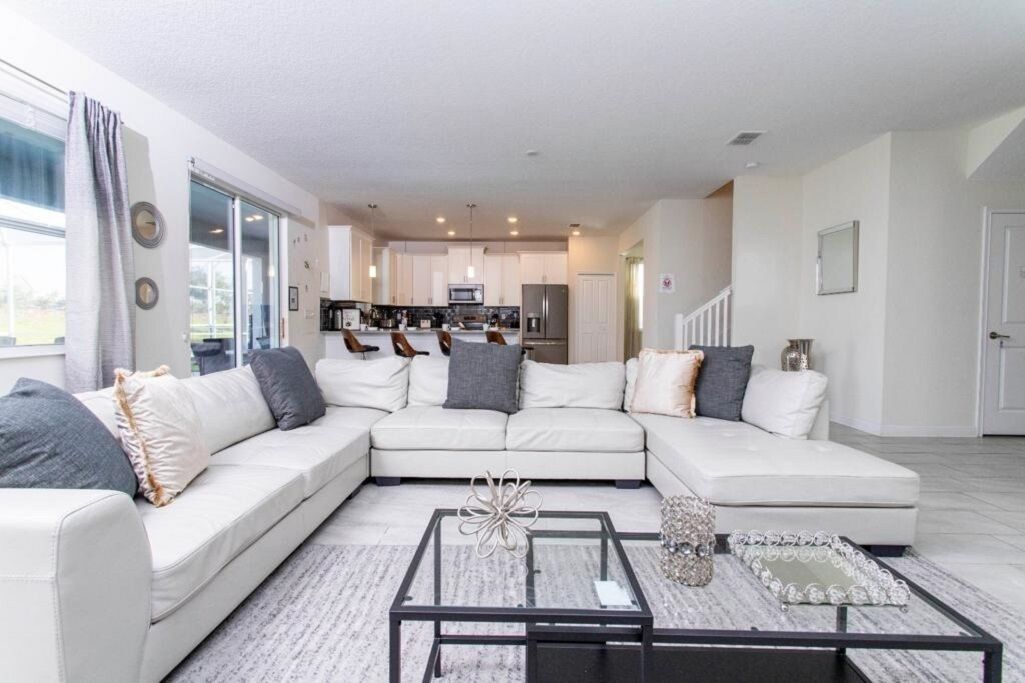 INCREDIBLE MINNIE and AVENGERS Single Family House