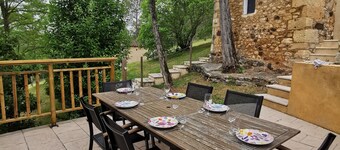 Le Pigeonnier, private heated swimming pool, green setting, fiberglassed accommodation