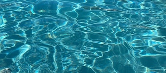 Le Pigeonnier, private heated swimming pool, green setting, fiberglassed accommodation 
