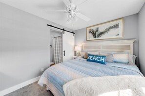 3 bedrooms, desk, iron/ironing board, free WiFi