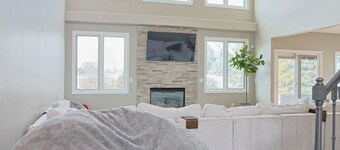 Golf Oasis Sleeps 22 Hot tub Firepit Gym Pool