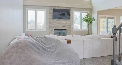 Golf Oasis Sleeps 22 Hot tub Firepit Gym Pool