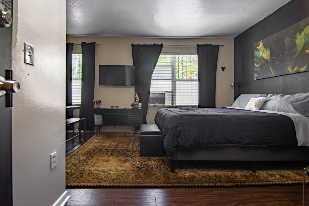 Sexy Studio centrally located w/parking & wi-fi