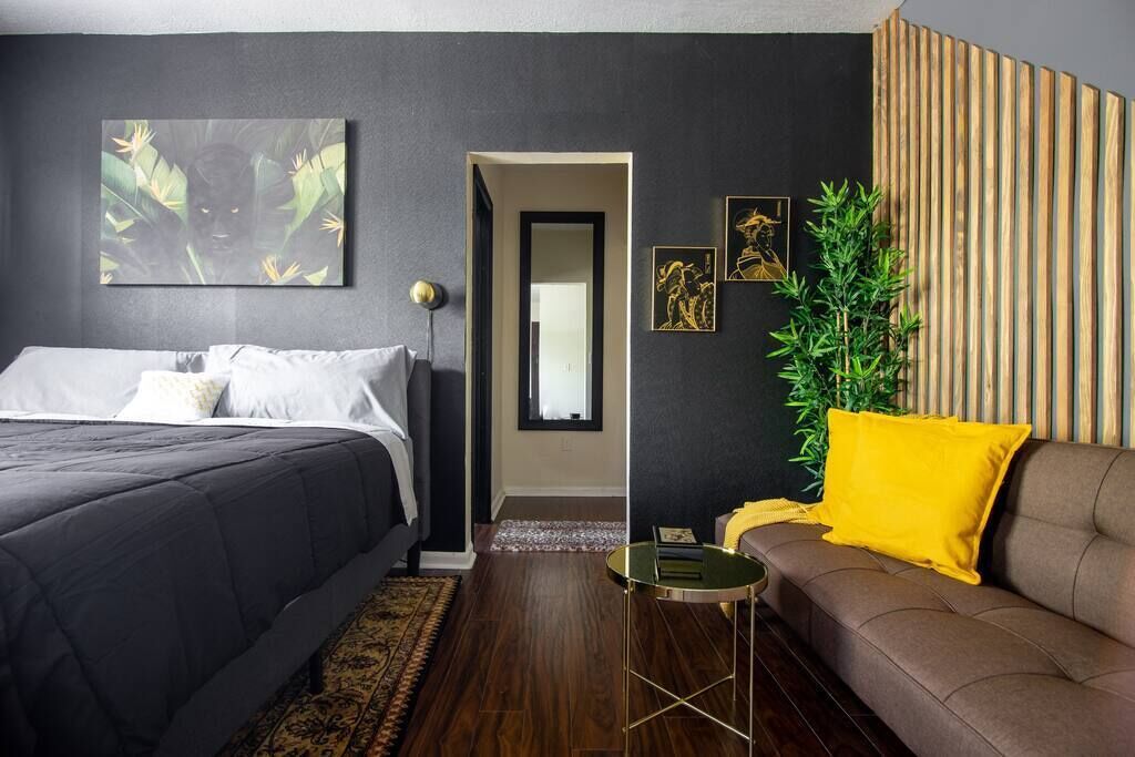 Sexy Studio centrally located w/parking & wi-fi