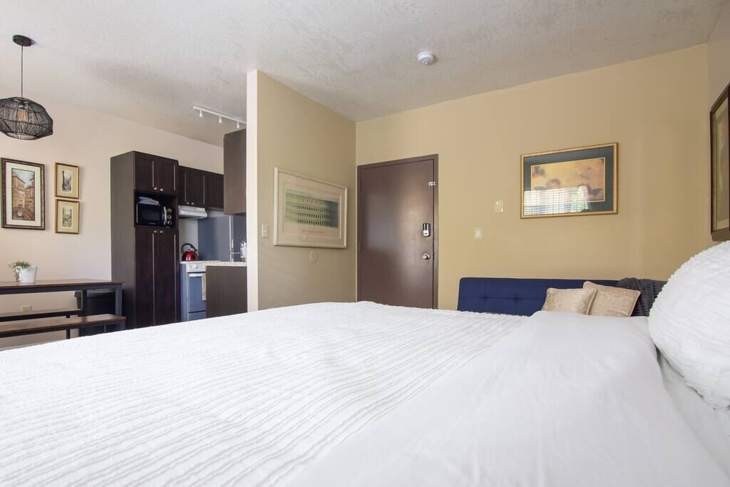 Cozy Studio w/parking & Wi-Fi near Design District