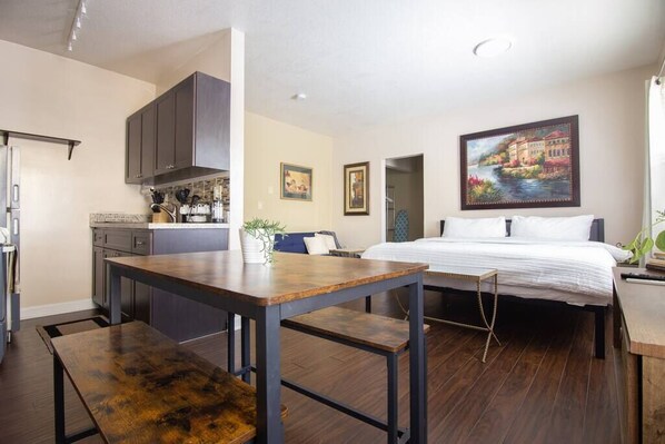 Iron/ironing board, free WiFi, bed sheets