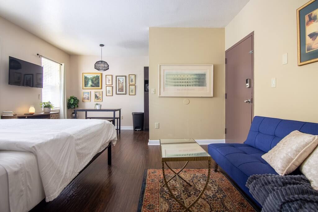Cozy Studio w/parking & Wi-Fi near Design District