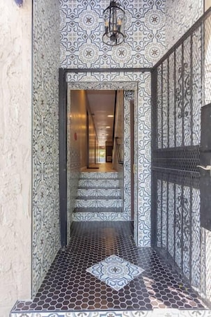 Interior. Cozy Studio w/parking & Wi-Fi near Design District