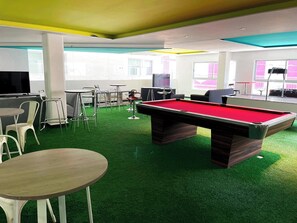 Een 50-inch smart-tv met digitale zenders en televisie