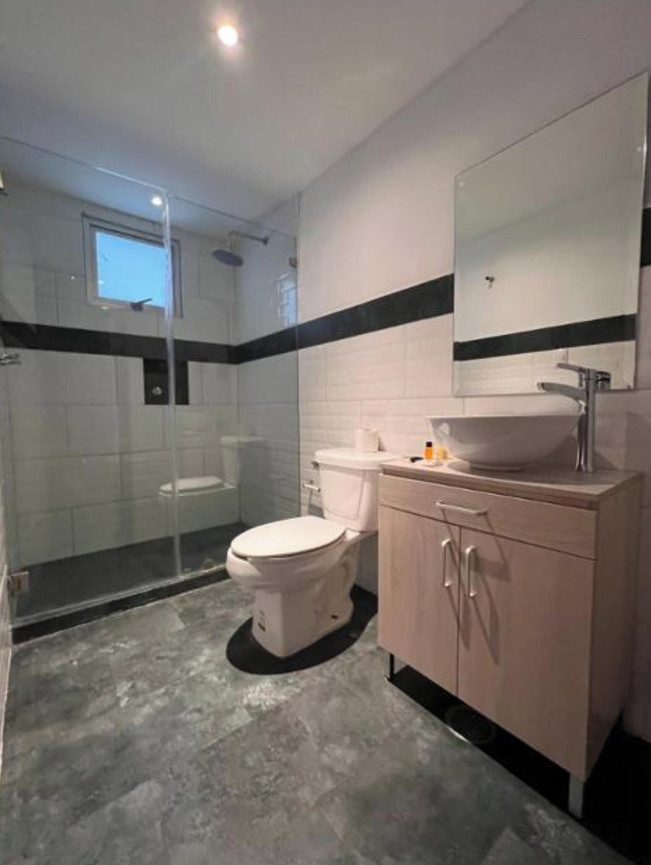 Delad sovsal - Standard - 1 queensize-säng | Badrum | Dusch, regndusch och handdukar