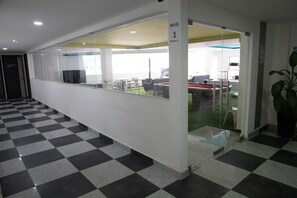 50-inch Smart TV with digital channels, TV - Hotel Urban (San Pedro Cholula)