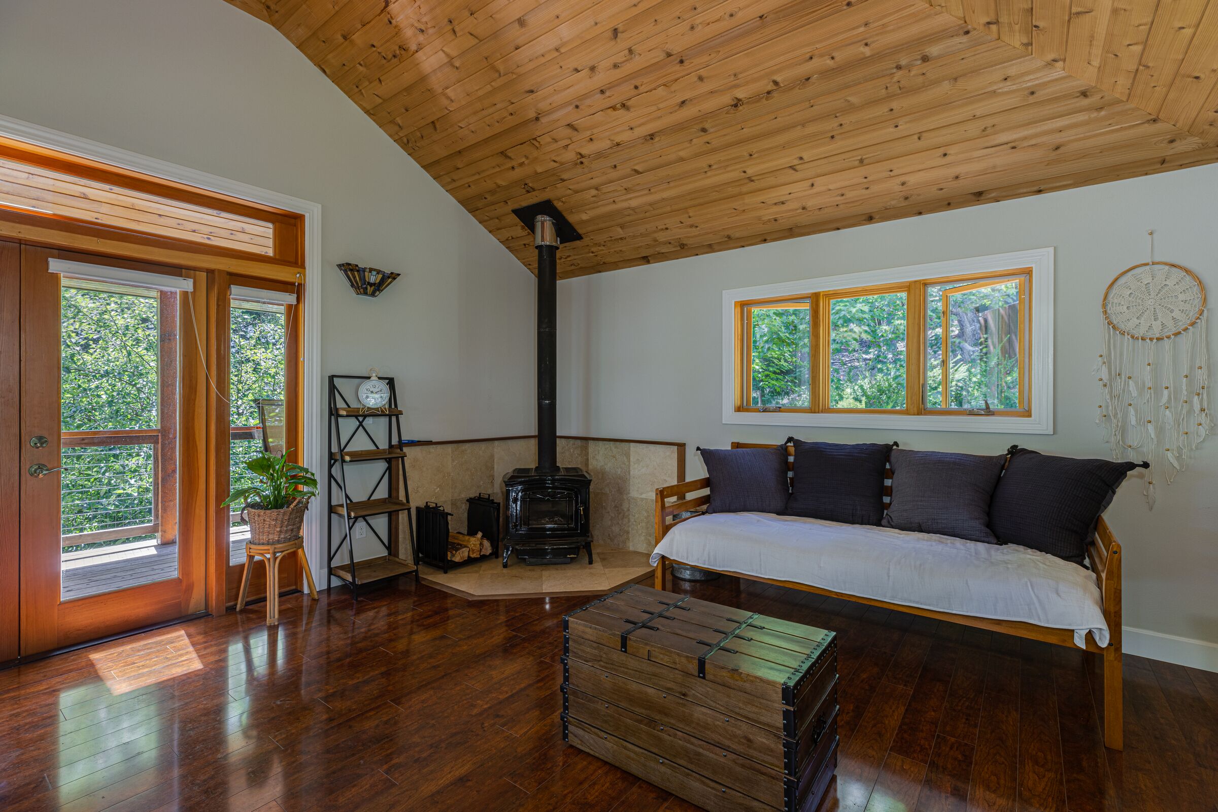 Breathtaking, Zen meditation studio in the mountains.