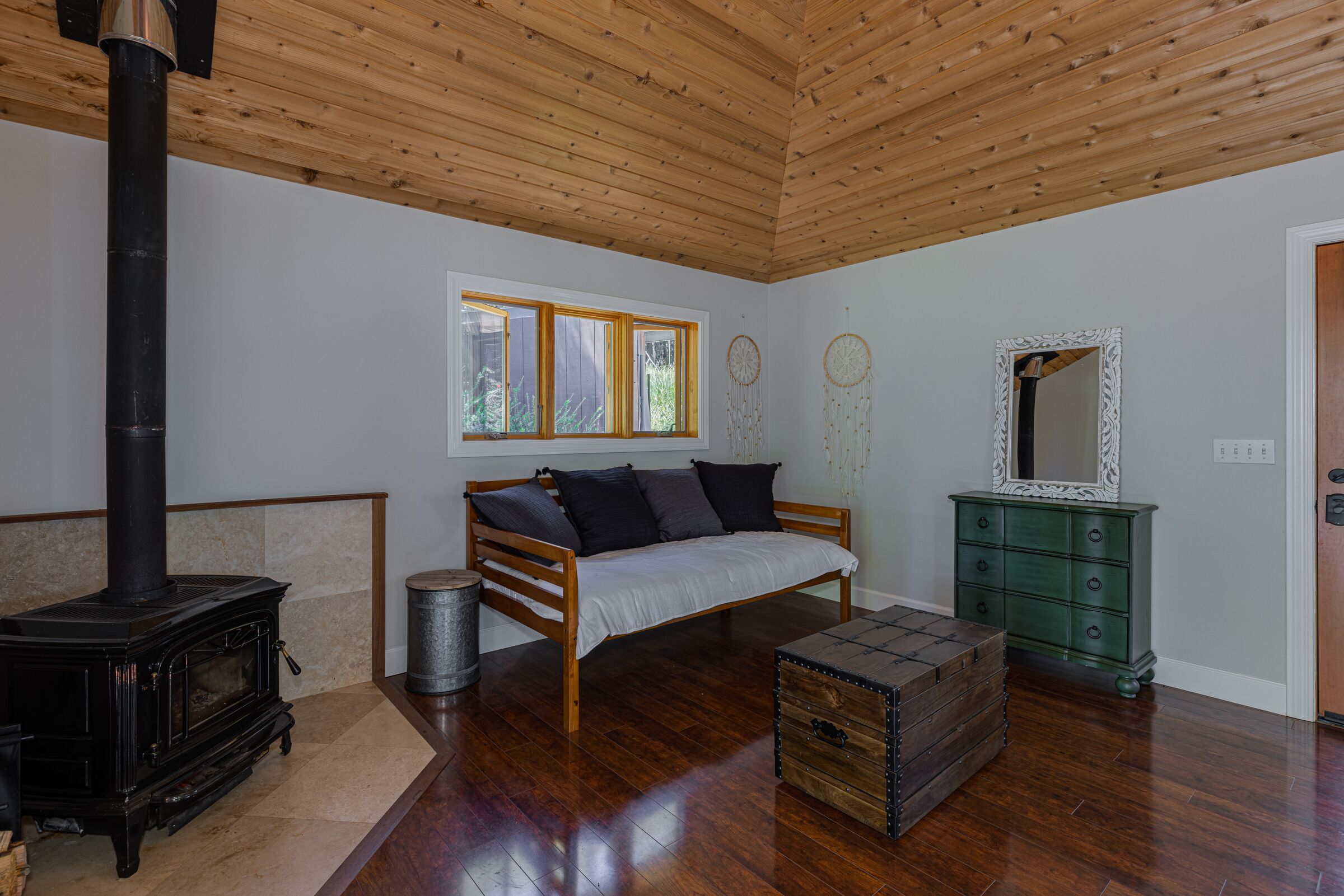 Breathtaking, Zen meditation studio in the mountains.