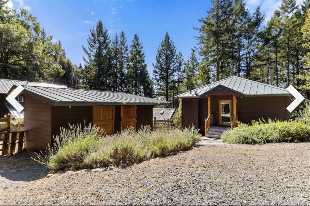 Breathtaking, Zen meditation studio in the mountains.