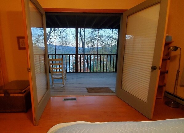 3 habitaciones, escritorio, tabla de planchar con plancha y wifi 