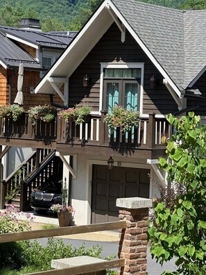 Exterior - Studio in upscale, intimate Black Mountain neighborhood (Black Mountain)