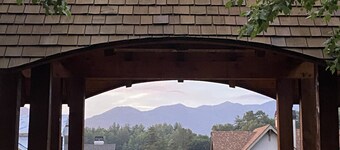 Studio in upscale, intimate Black Mountain neighborhood