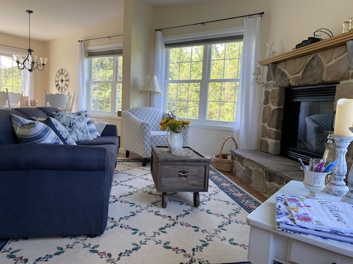 Charming Cottage in Private Lake Community (Pet-Friendly!)