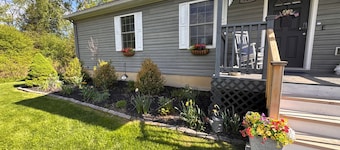 Charming Cottage in Private Lake Community (Pet-Friendly!)