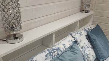 1 chambre, bureau, fer et planche Ă repasser, lit parapluie