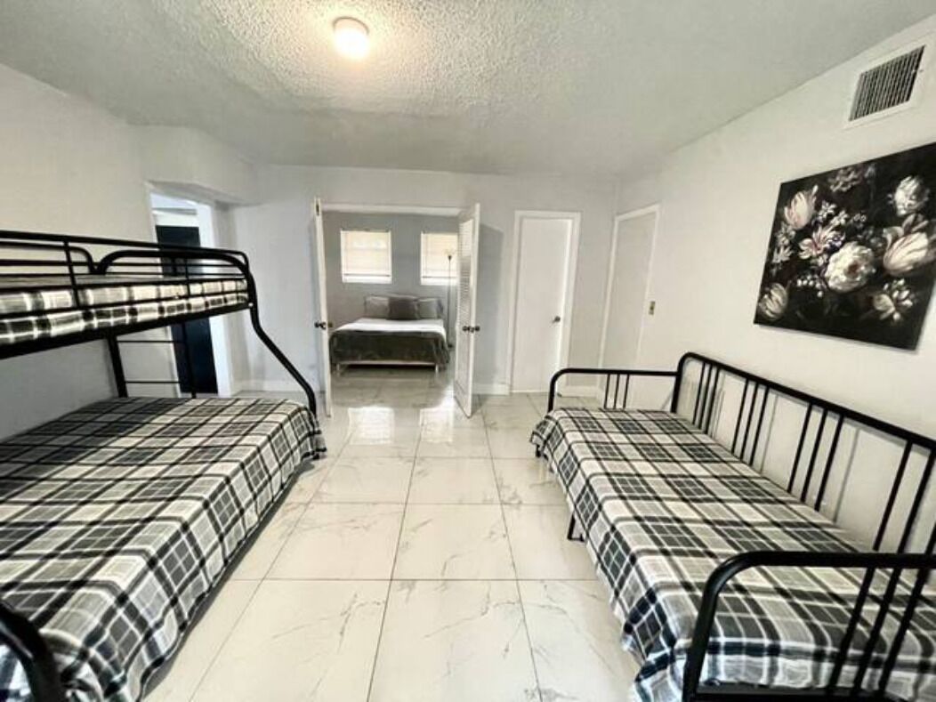 Cozy small department in a big house in broward Fl