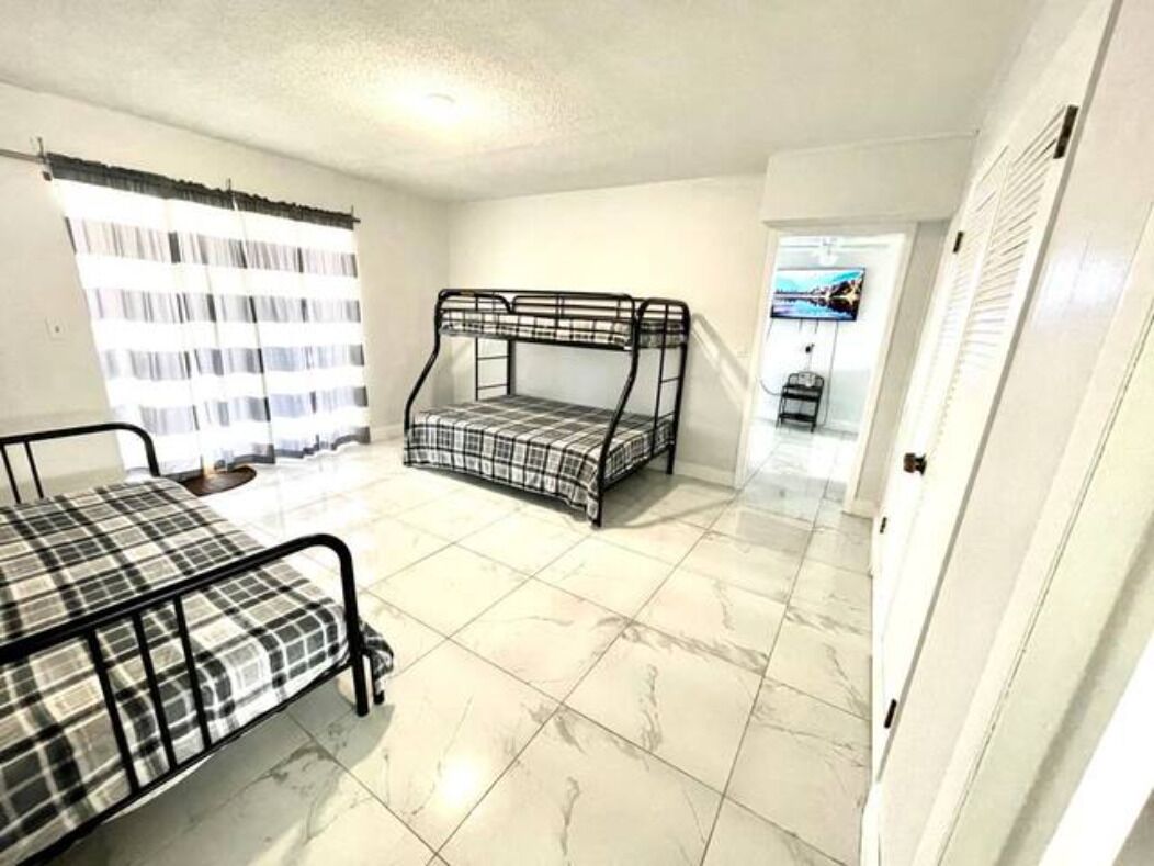 Cozy small department in a big house in broward Fl