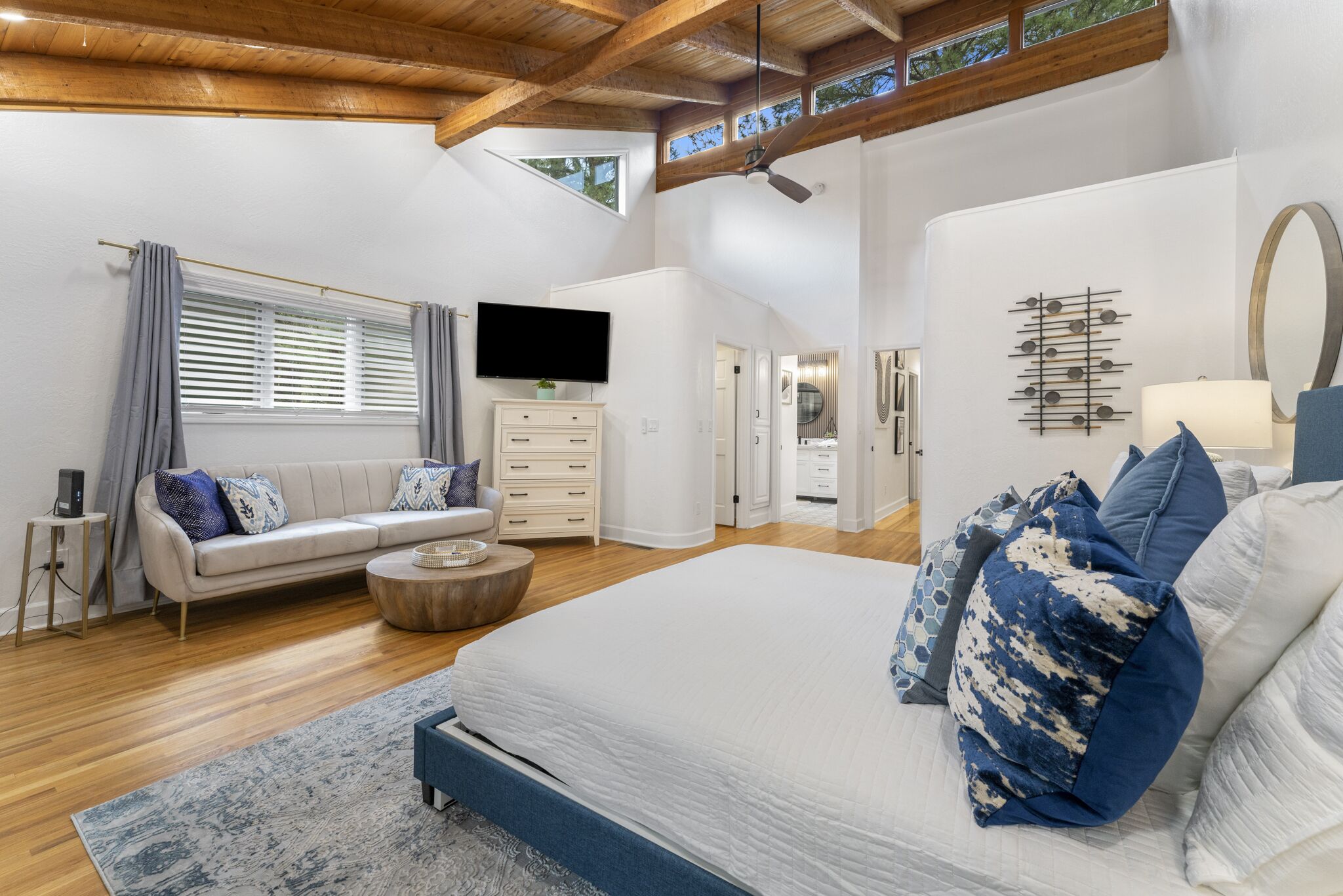 NEW! Mid-Century Modern-Near NAU/Downtown-3BR W/ AC, Hot-Tub & Sauna