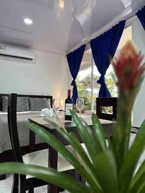 Pillow-top beds, individually decorated, individually furnished - Hotel Serendipity tortuguero (Colorado)