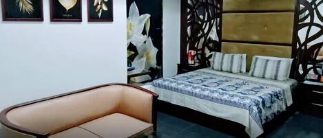 Tabla de planchar con plancha, wifi gratis y ropa de cama