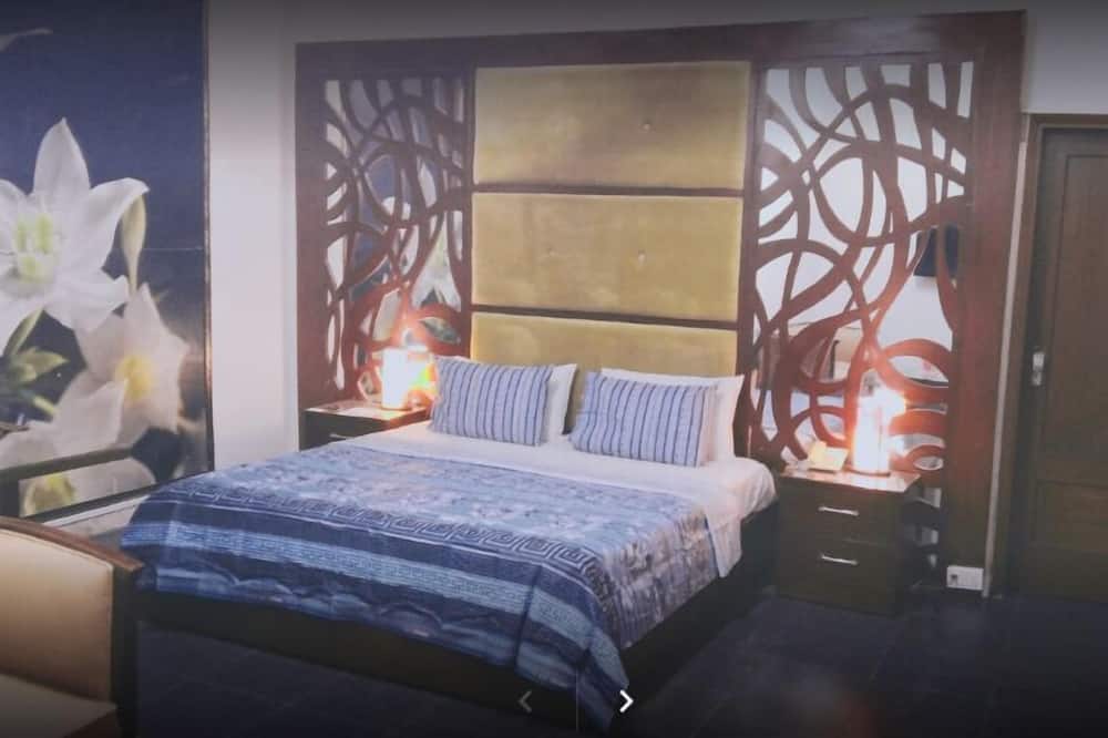7 S even Guest House