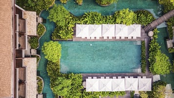 3 outdoor pools, pool umbrellas, sun loungers