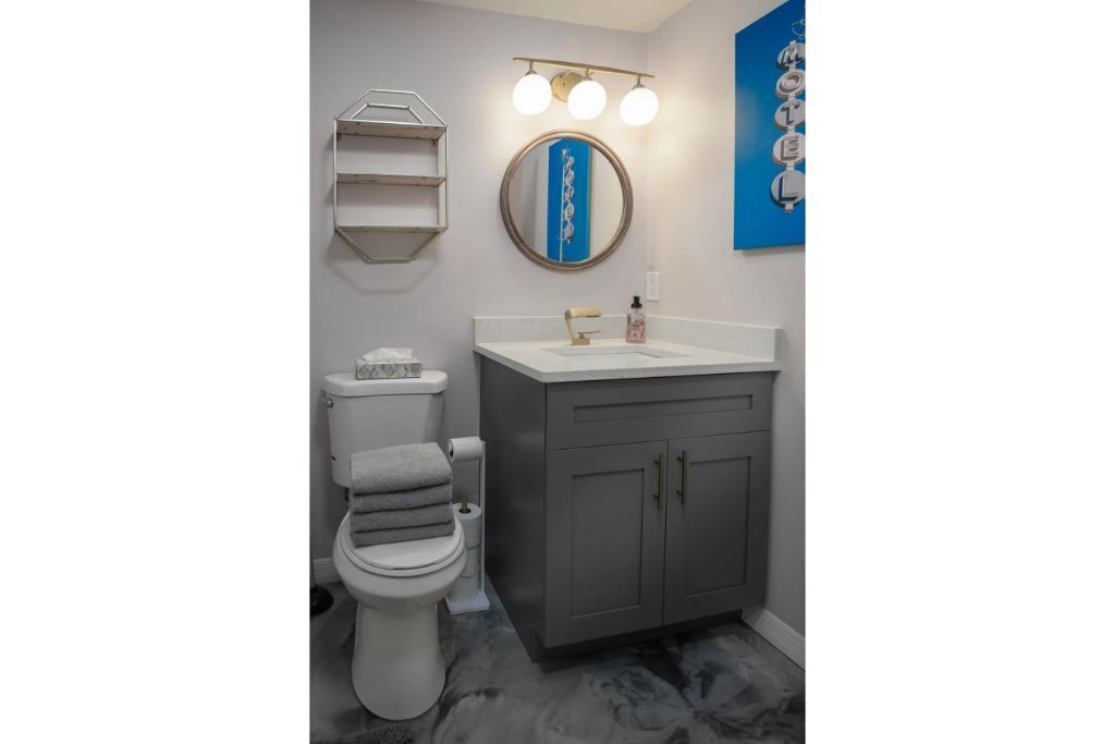 Charming Family Oasis - Dog-Friendly - Backyard