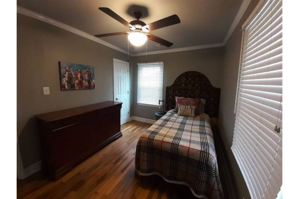 Elm Circle Cozy Cottage