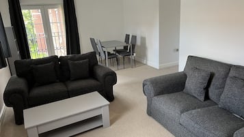 Apartment, Multiple Beds | Living room