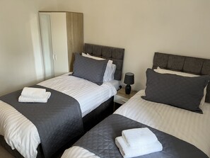 Appartement, plusieurs lits | 2 chambres, Wi-Fi gratuit, draps fournis