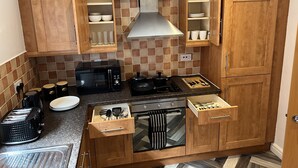 Apartment, Multiple Beds | Private kitchen | Fridge, microwave, oven, stovetop - Poulton-le-fylde Aug 2022 Refurb 2bed&bath Apart (Poulton-le-Fylde)