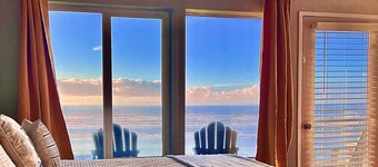 1st floor Oceanfront studio with king bed, AC & hot tub