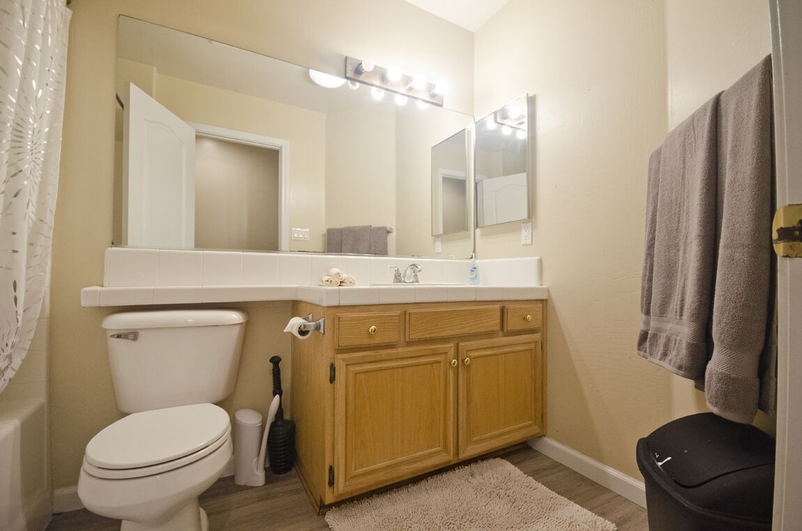 Combined shower/bathtub, hair dryer, towels, soap