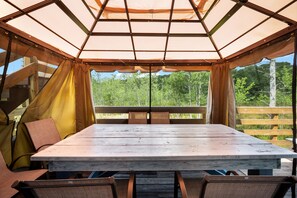 Outdoor dining - Luxury Pocono Home – Spacious, Sleeps 18, Game Room, Close to Tobyhanna Lake! (Tobyhanna)