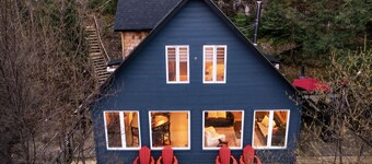 Secluded Lakeside Retreat with Scenic Views (Hot Tub & Sauna)