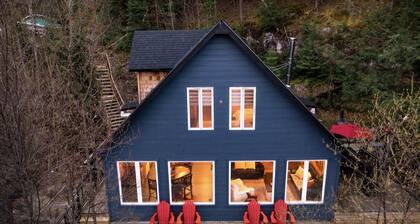 Secluded Lakeside Retreat with Scenic Views (Hot Tub & Sauna)