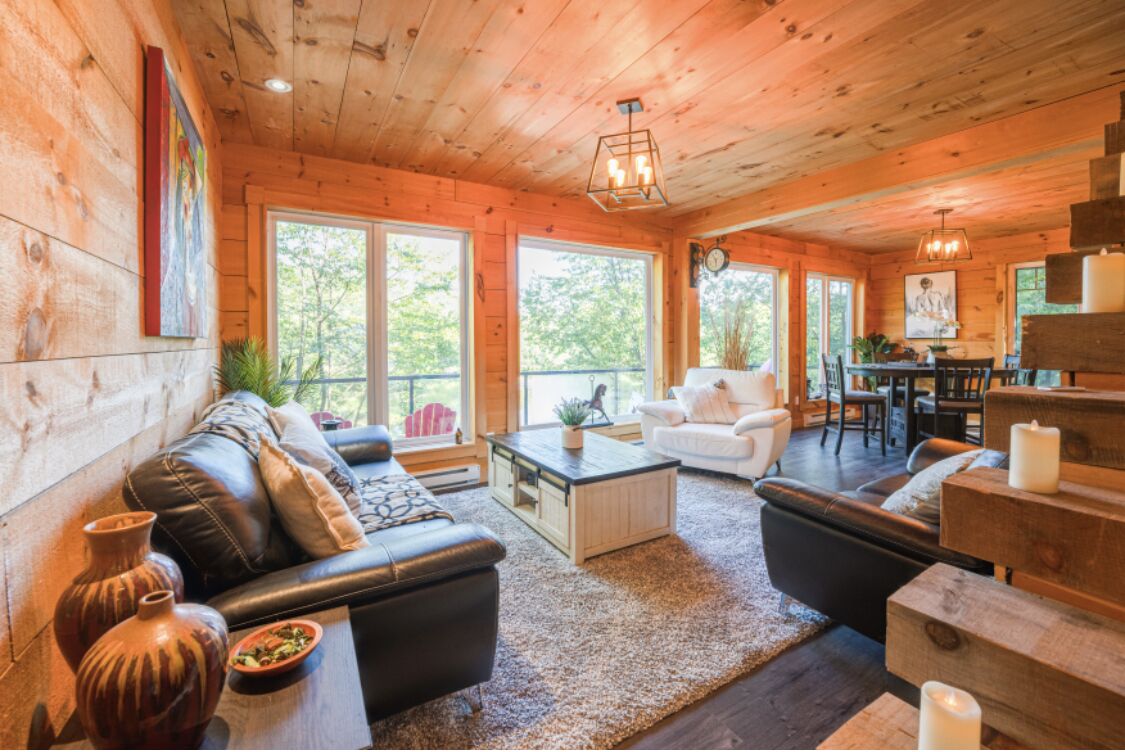 Cozy Hilltop Cottage Lakeside with Scenic View *Hot Tub*