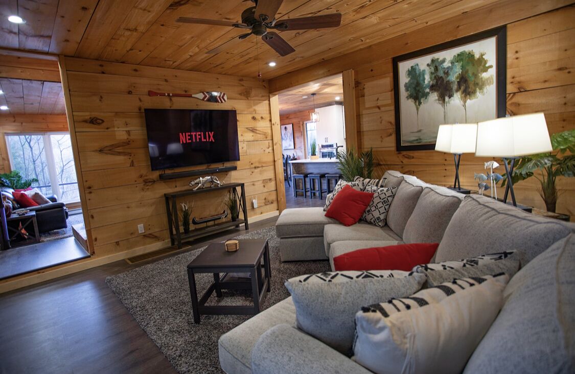 Cozy Hilltop Cottage Lakeside with Scenic View *Hot Tub*