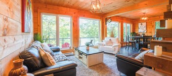 Secluded Lakeside Retreat with Scenic Views (Hot Tub & Sauna)