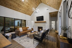 Smart-TV, Kamin, Videospiele, Arbeitsbereiche