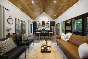 Smart TV, chimenea, videojuegos y oficina