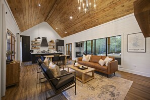 Smart-TV, Kamin, Videospiele, Arbeitsbereiche