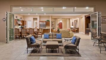 TV, fireplace, stereo